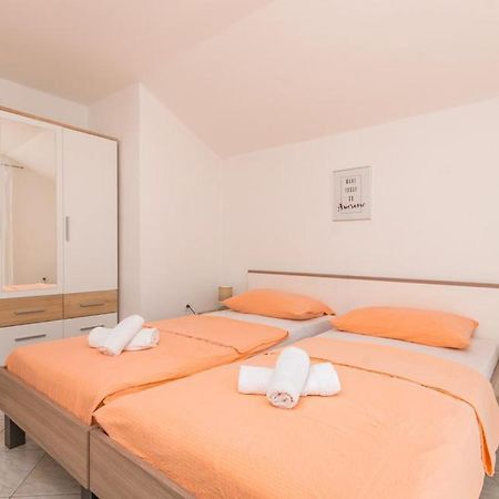Apartments Mikulic Biograd Na Moru Exterior photo