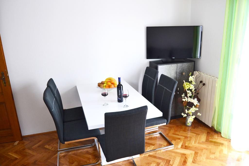 Apartments Mikulic Biograd Na Moru Exterior photo